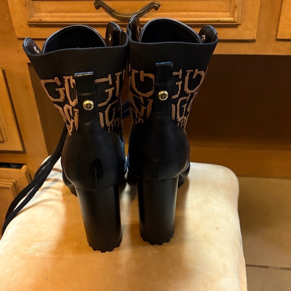 Nwot Guess Black and Brown Lace-Up Boots - Picture 4 of 12